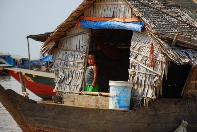 A floating home on Tonle Sap (Photo Credit Mateus Braganca de Carvalho)